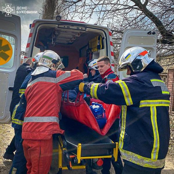 На Буковине мужчина попал в ловушку мотоблока: спасатели освободили