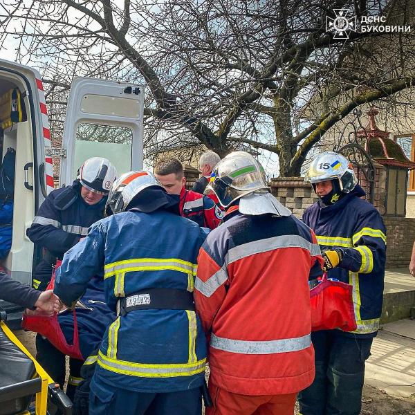 На Буковине мужчина попал в ловушку мотоблока: спасатели освободили