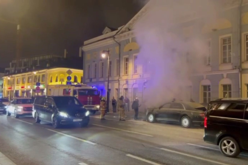 В центре Москвы загадочно взорвался Aurus из автопарка Путина, в Кремле напуганы - СМИ