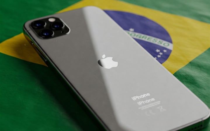 Apple розглядає можливість розширення виробництва iPhone в Бразилії, щоб обійти тарифи Трампа — ЗМІ