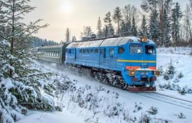 Апрельский снегопад: в УЗ ответили, повлияла ли непогода на движение поездов
