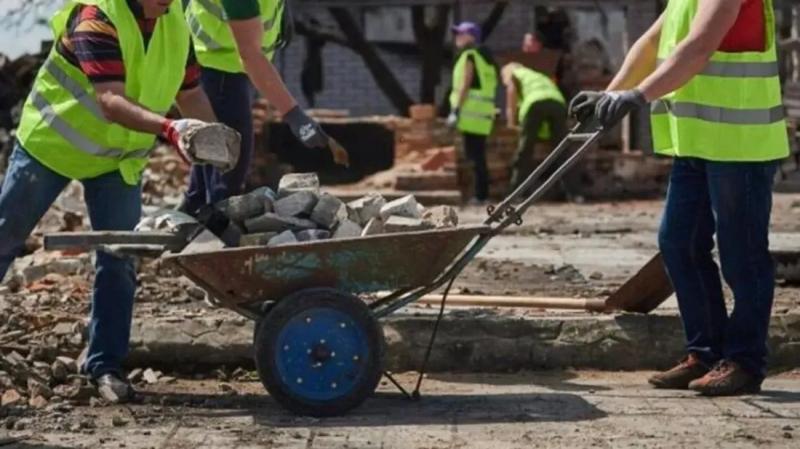 Более 44 тыс. безработных получили направление на работу по программе "Армия восстановления": названы регионы-лидеры