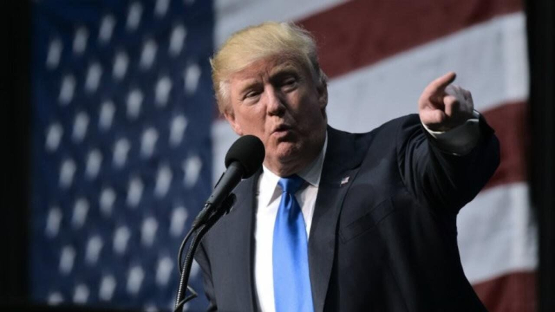 "Бомбят как сумасшедшие, прямо сейчас", — Трамп недоволен политикой Кремля в отношении Украины