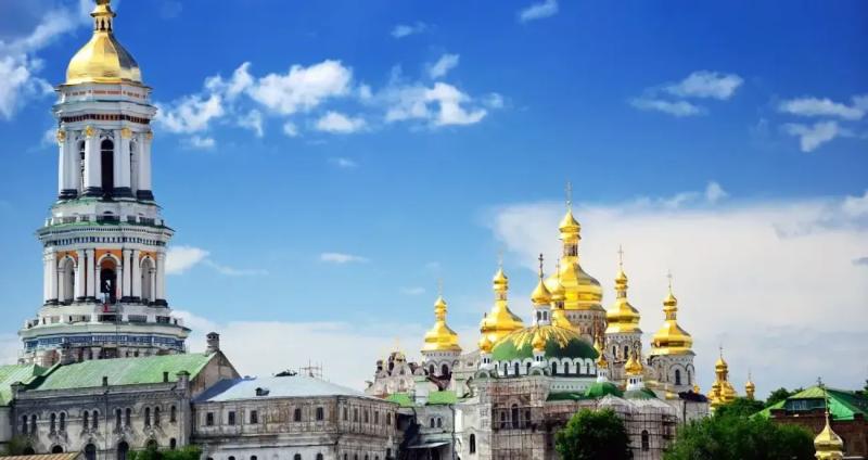 День памятников истории и культуры, Великая пятница: что еще отмечают 18 апреля