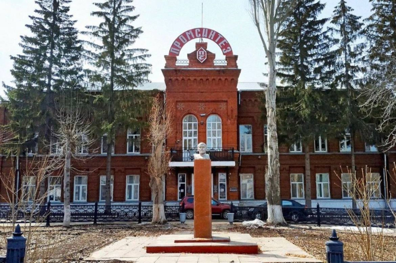 Дроны ВСУ, пролетев 900 км, поразили завод взрывчатки в Чапаевске — вспыхнул пожар
