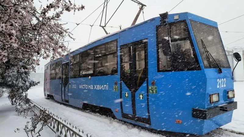 Юг страдает от непогоды: в Одессе повалены деревья, Николаев и Херсон засыпает снегом