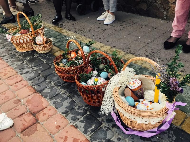 Комендантский час и массовые мероприятия на Пасху: в каких областях произошли изменения