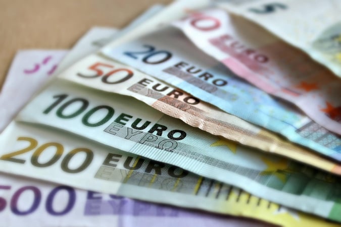 Курс валют на вечір 17 квітня: євро подорожчало на міжбанку на 15 копійок