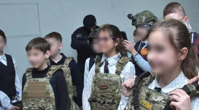 На оккупированной Донетчине детей милитаризируют и готовят к роли палачей - ЦНС