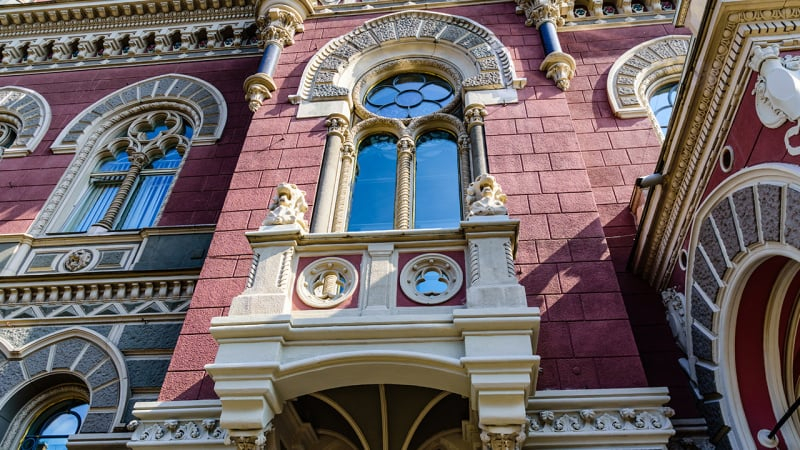 НБУ уперше випустив пам’ятну монету у формі писанки (фото)