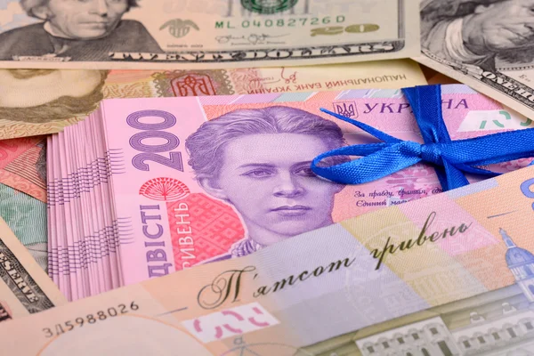Офіційний курс: Нацбанк знизив курс гривні на одну копійку