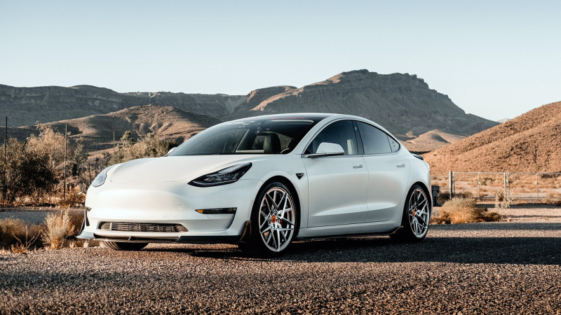 Продажі Tesla у Європі впали на 28%
