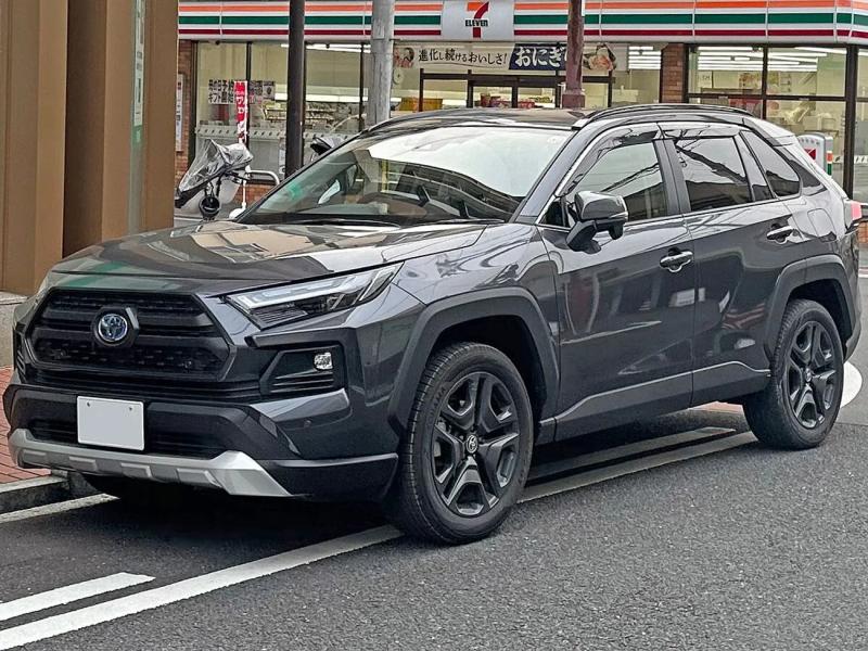 Серый - в тренде: названы самые популярные цвета новых авто в Украине
