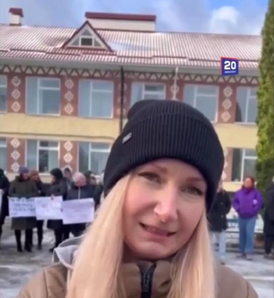 Скандал в винницком лицее: дети вышли на митинг в поддержку учителя, который ударил ученика