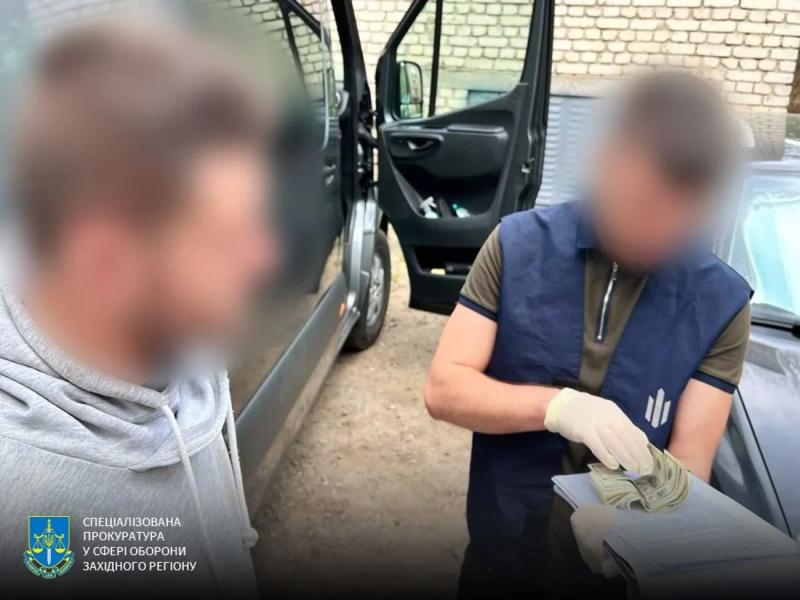 Торговали фиктивными диагнозами: на Буковине разоблачили преступную схему с участием председателя ВВК и его сообщника