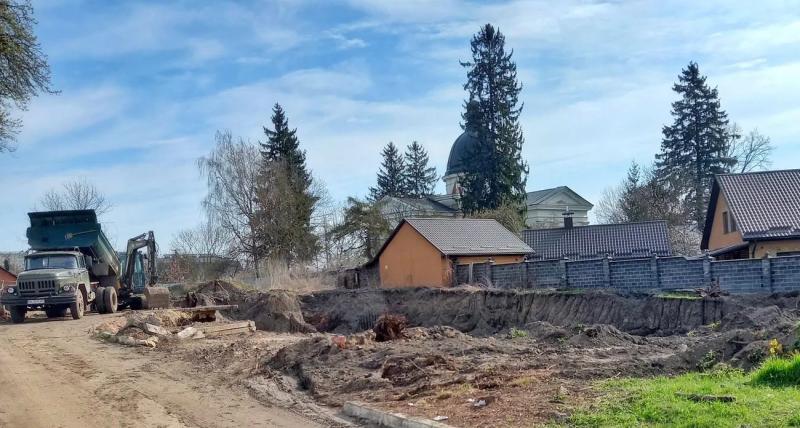 Уничтожение объектов культурного наследия: в Ровенской области расследуют строительные работы в исторической части Острога