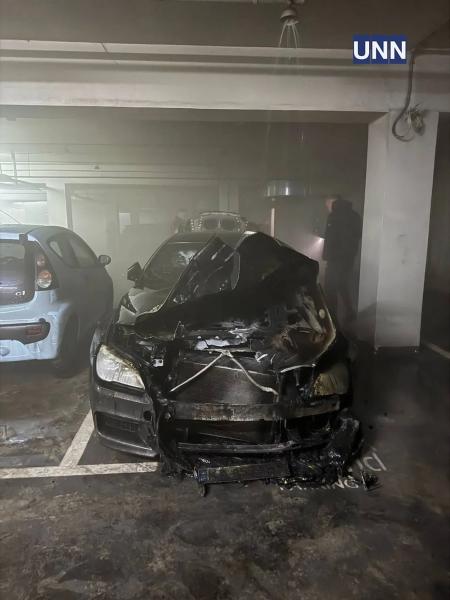 В Киеве ликвидирован пожар в паркинге: сгорел автомобиль BMW