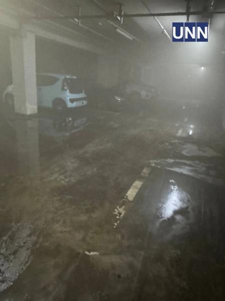 В Киеве ликвидирован пожар в паркинге: сгорел автомобиль BMW