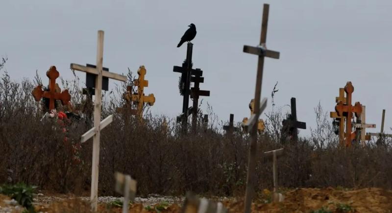 В Мариуполе продолжают обнаруживать могилы местных жителей, погибших во время штурма города россиянами