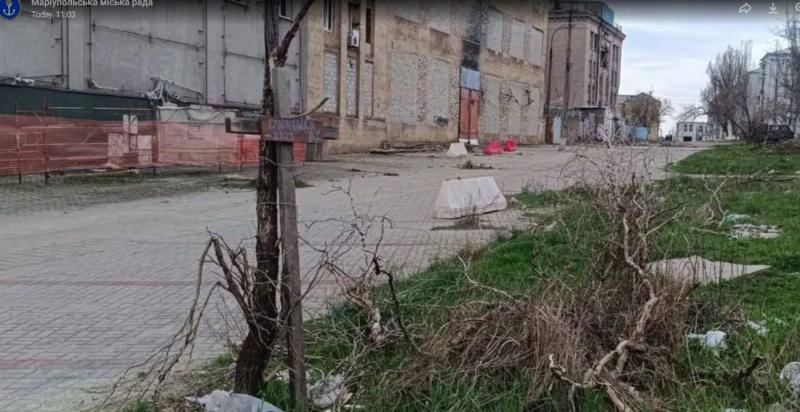 В Мариуполе продолжают обнаруживать могилы местных жителей, погибших во время штурма города россиянами