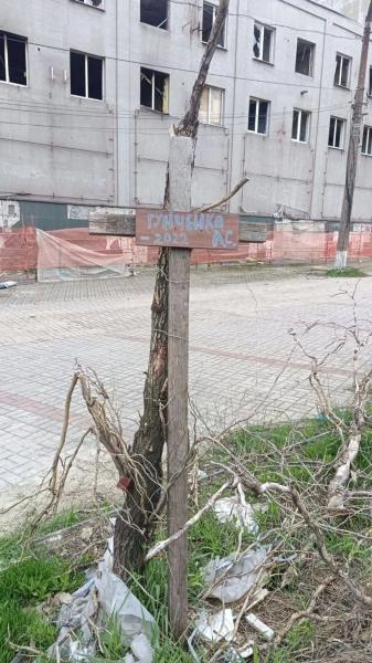 В Мариуполе продолжают обнаруживать могилы местных жителей, погибших во время штурма города россиянами