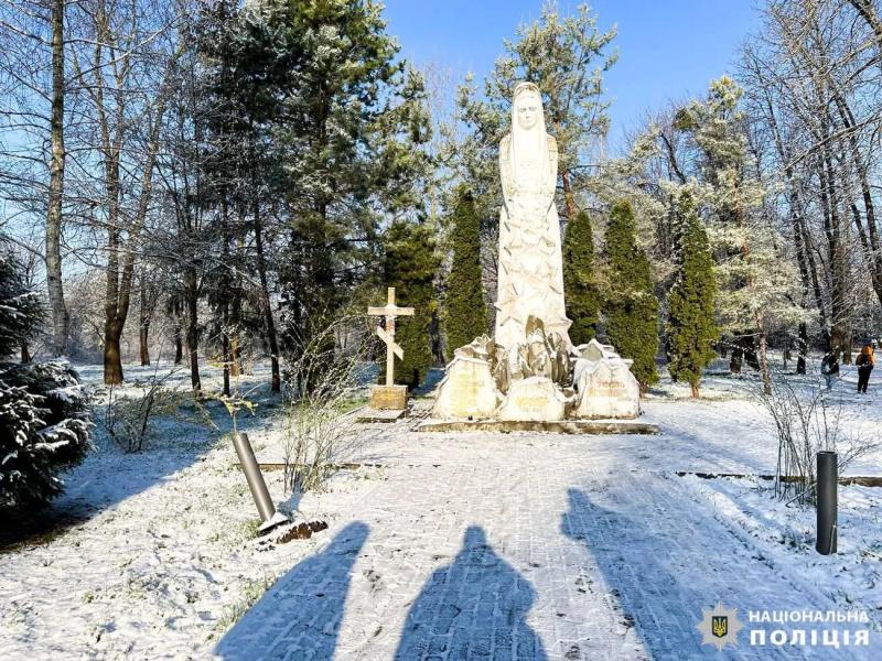 В Ровенской области дети повредили фонари возле памятника погибшим в Афганистане: наказаны родители