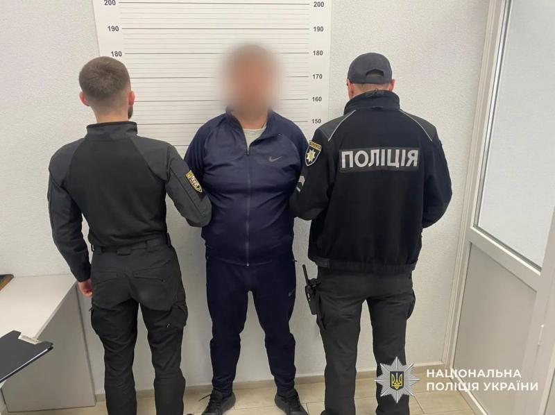В Ужгороде мужчина средь бела дня пытался похитить бывшую жену, затолкав ее в авто
