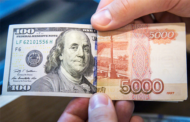 З початку року рубль подорожчав на понад 40% у парі з доларом