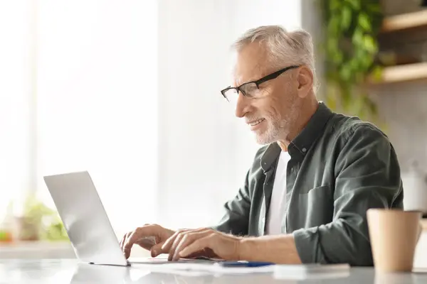За рік кількість вакансій для пенсіонерів зросла на 50% — Work.ua