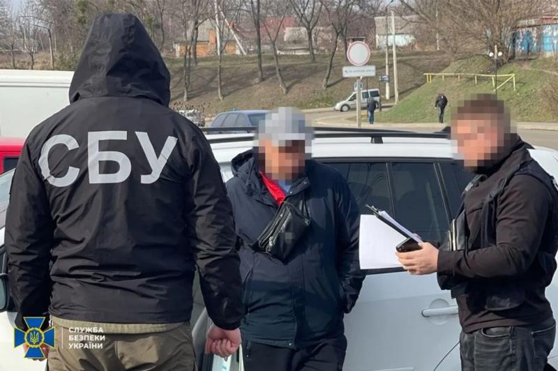 15 тысяч долларов - и за границу через лес: в нескольких областях задержали 10 организаторов незаконного выезда военнообязанных