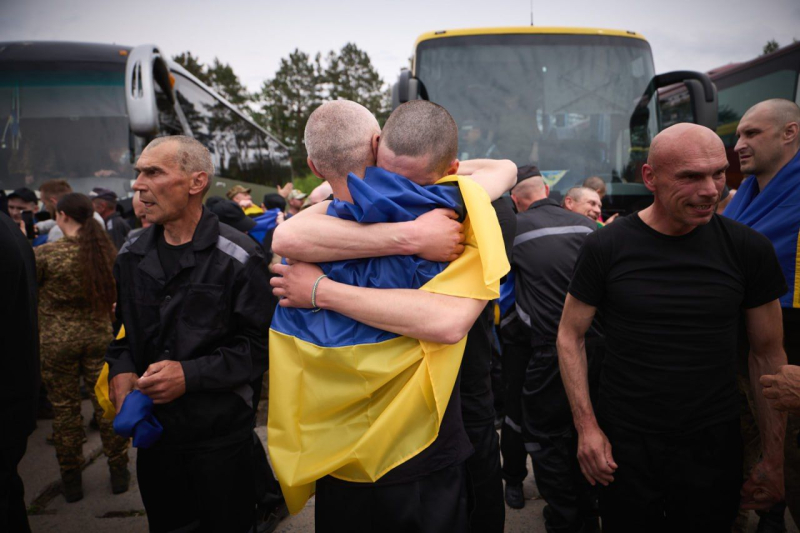 Большой обмен 1000 на 1000 завершен: еще 303 воина возвращены в Украину