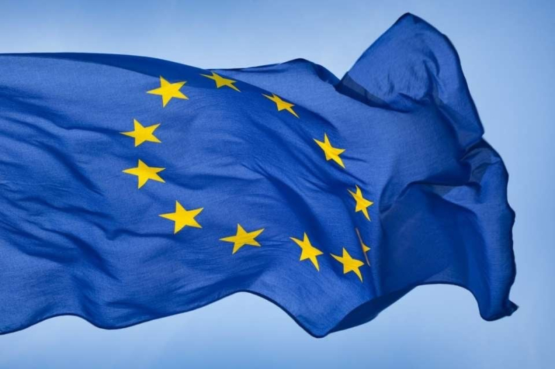 Евросоюз нанесет санкционный удар по России, снизив "потолок" цен на нефть, — Bloomberg