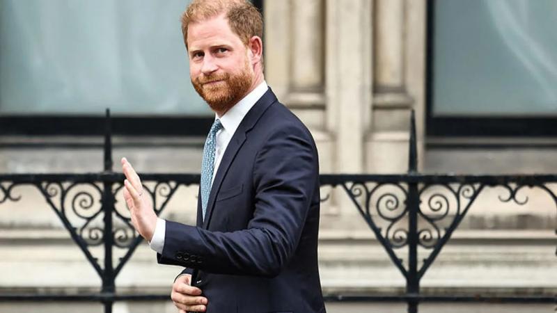 Король - в Канаде, принц - в Китае: неожиданный визит Гарри в поднебесную - Daily Mail