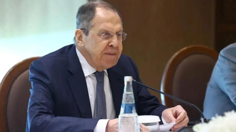 лавров заявил, что Германия "сползает к краху" на фоне заявлений о передаче Киеву дальнобойных ракет