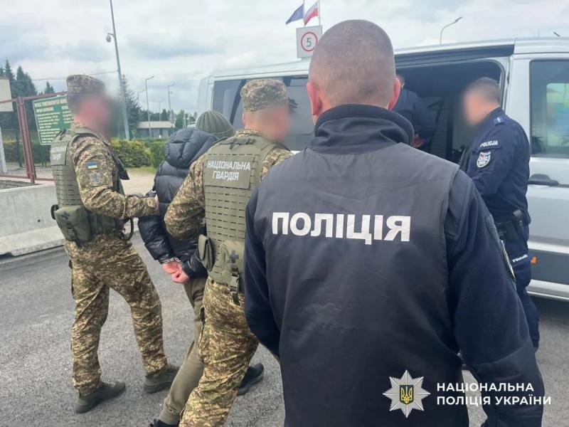 Нацполиция экстрадировала участника международной наркогруппировки, поставлявшей наркотики в Европу