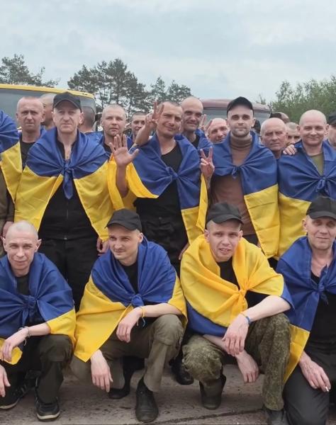 Наши дома: в рамках последней части обмена военнопленными в Украину вернулись 303 защитника