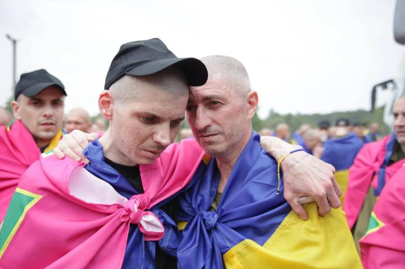 Третий этап обмена пленными "1000 на 1000": среди 303 воинов - защитники Мариуполя и бойцы из системы МВД