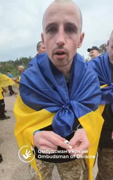 "Три года мы не ели шоколад": освобожденные украинские военнопленные признались, что скучали по сладкому