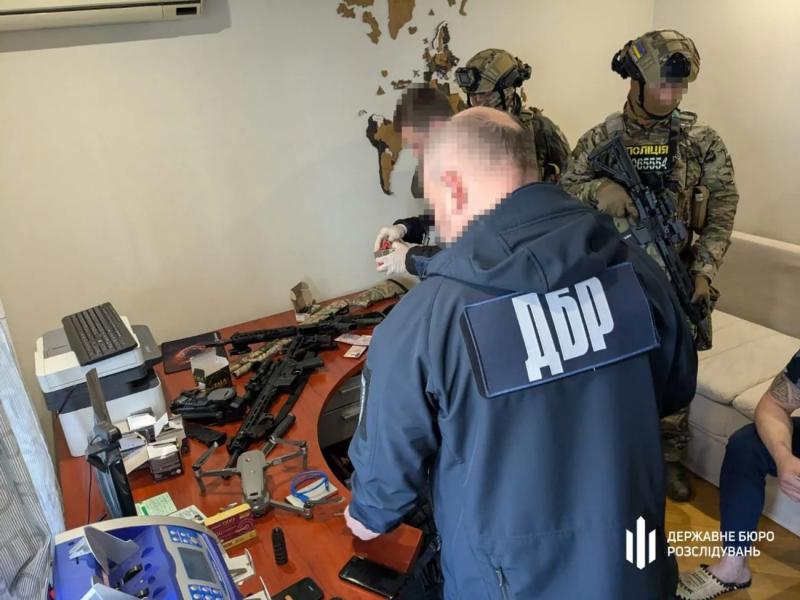 В Донецкой области задержан полицейский за торговлю трофейным оружием – ГБР