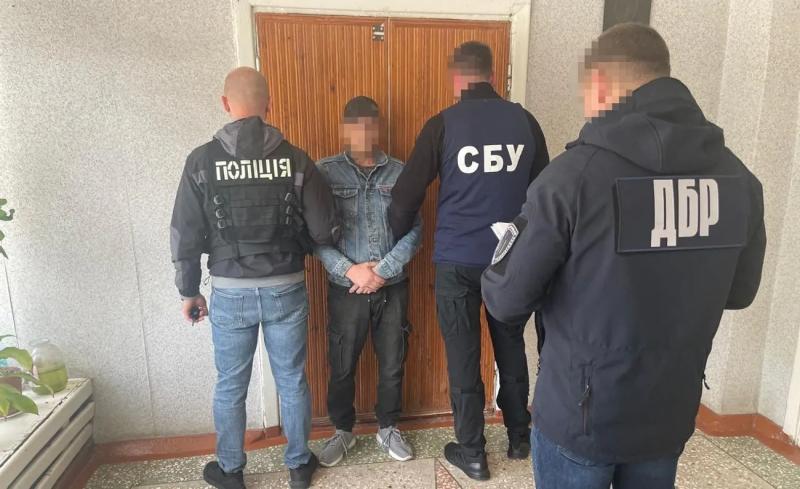 В Донецкой области задержан полицейский за торговлю трофейным оружием – ГБР