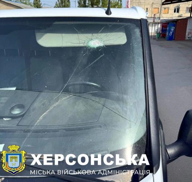 В Херсоне под обстрелом оказались работники ГВА, один человек ранен