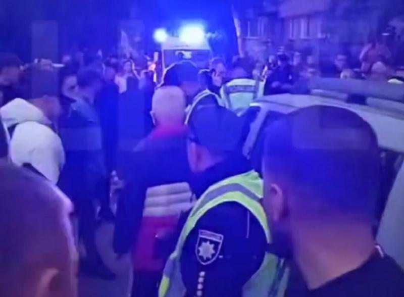В Каменце-Подольском около 100 человек заблокировали авто ТЦК, произошла стычка: что известно