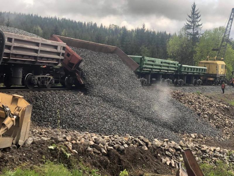 В Карпатах, из-за ремонта путей, некоторые поезда курсируют по измененному маршруту