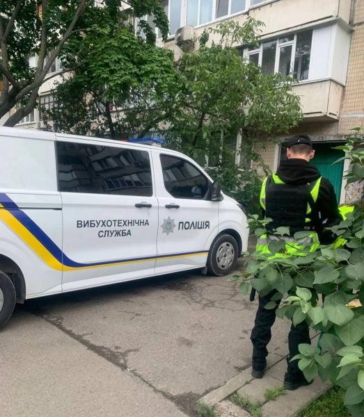 В Киеве произошел взрыв возле жилого дома: полицейские выясняют обстоятельства