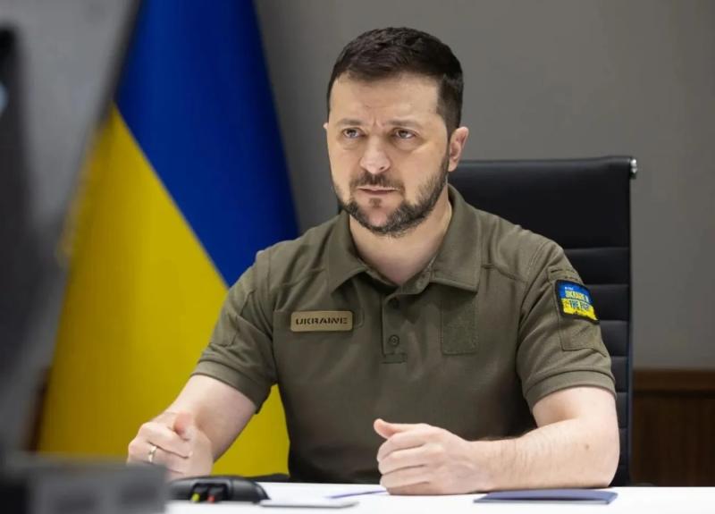 Зеленский в Киеве отметил воинов ССО: наградил и вручил Золотую Звезду семьям погибших