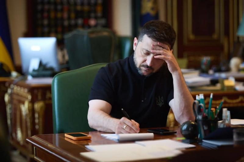 Зеленский ввел санкции против сына Богуслаева, Мосийчука и криминальных авторитетов