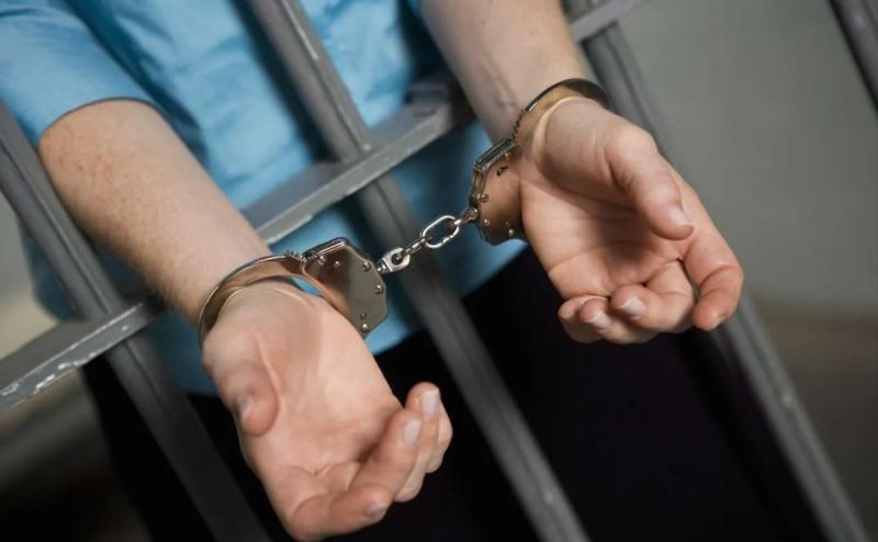 Друг Гусакова во время следственных действий наехал на правоохранителя, его задержали