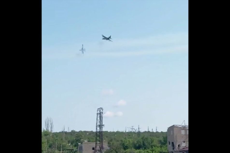 "Френдли фаер" на камеру: российский Су-25 под Соледаром уничтожен своим же бортом