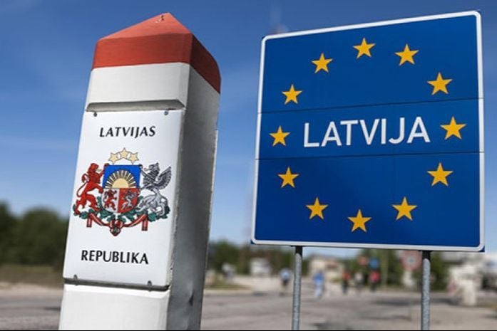 "Красная линия" для госслужащих: Латвия радикально ужесточает правила поездок в РФ и Беларусь