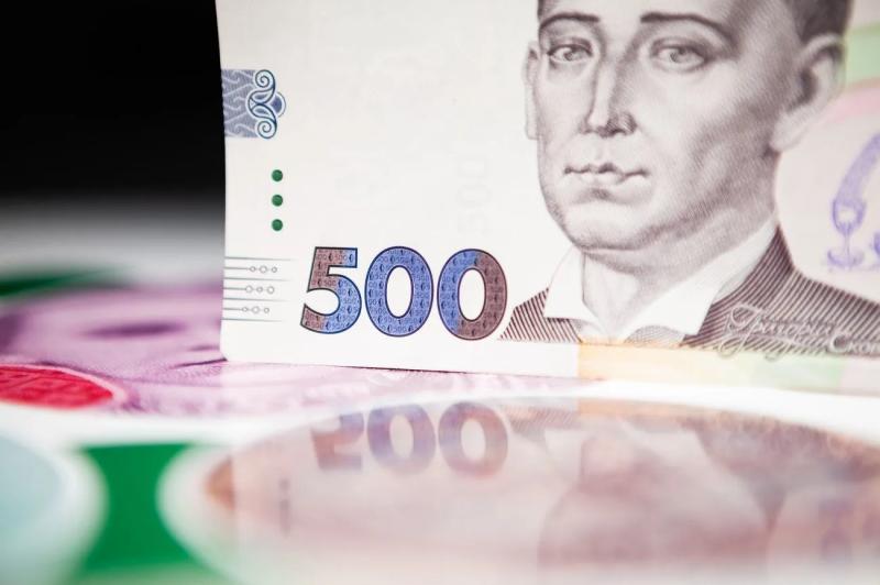 Лимиты на переводы с карты на карту, прохождение ВЛК, увеличение стоимости техосмотра авто: что ждет украинцев с 1 июня